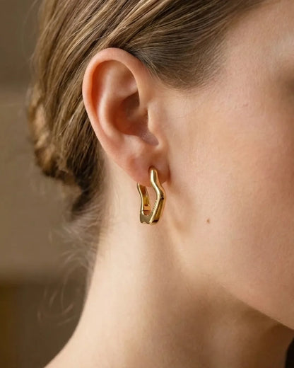 Elodie Wavy Hoop Earrings Modern