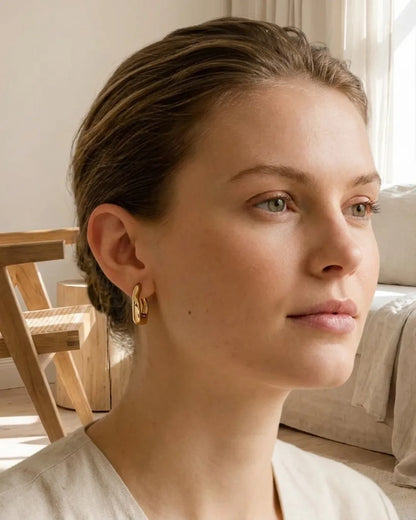 Elodie Wavy Hoop Earrings Modern