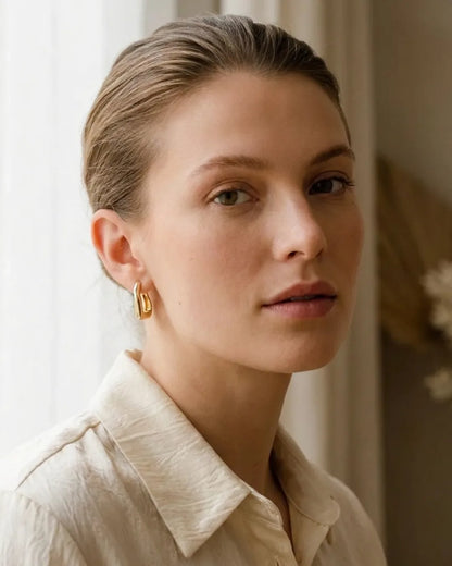 Elodie Wavy Hoop Earrings Modern