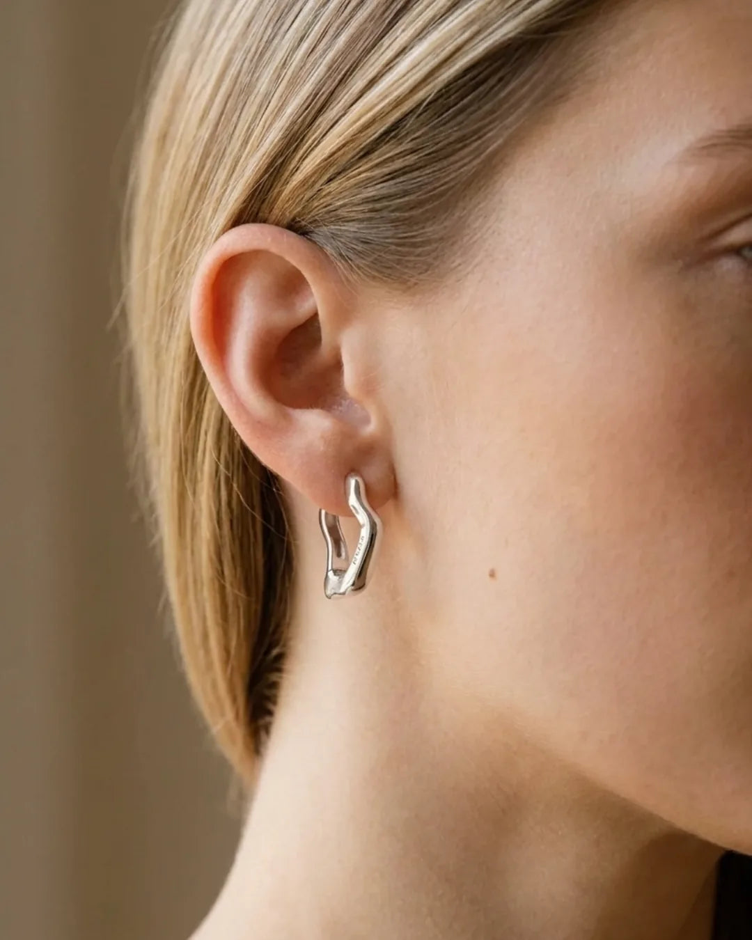 Elodie Wavy Hoop Earrings Modern